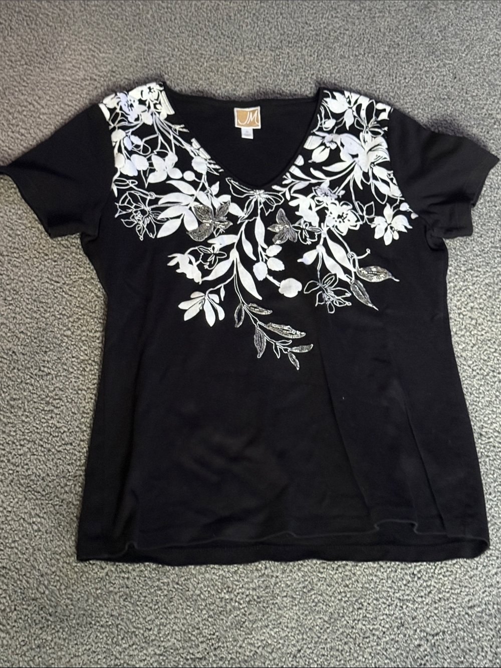 JM Collection Short Sleeve V-Neck w/White Floral Embroidery & Silver Beads. M